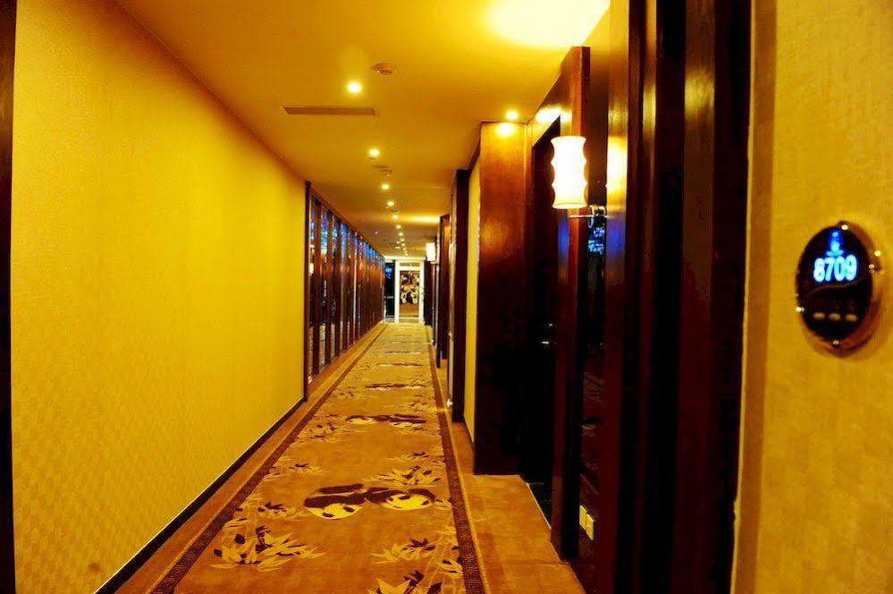 Chengdu Panda Prince Culture Hotel מראה חיצוני תמונה