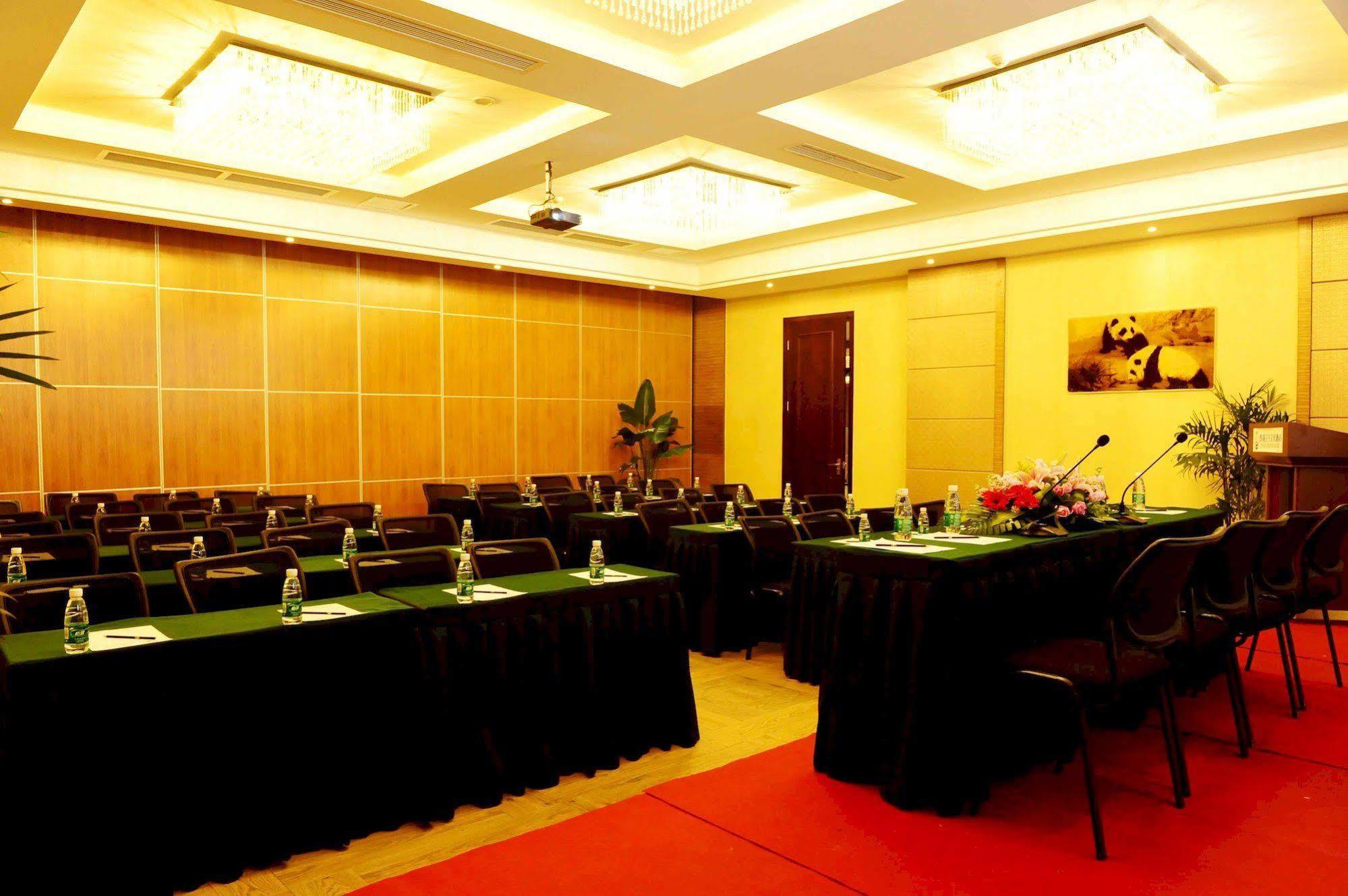 Chengdu Panda Prince Culture Hotel מראה חיצוני תמונה