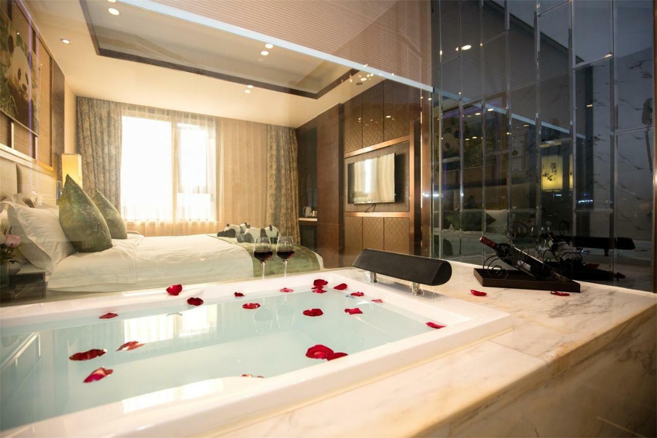 Chengdu Panda Prince Culture Hotel מראה חיצוני תמונה