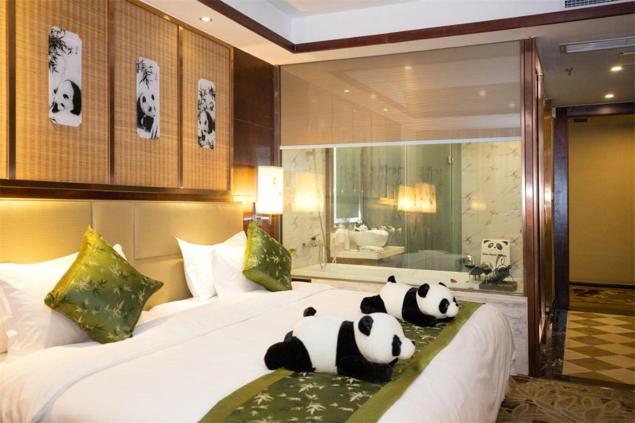 Chengdu Panda Prince Culture Hotel מראה חיצוני תמונה